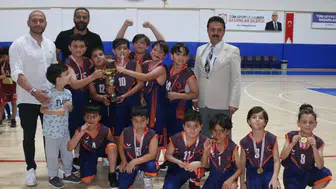 Sivaslı minik basketbolcuların şampiyonluk heyecanı