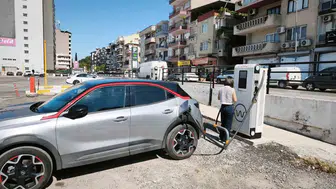 Efeler’de elektrikli araç sahiplerine yeni şarj noktaları