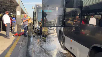 Avcılar’da metrobüs seferlerini aksatan yangın paniği