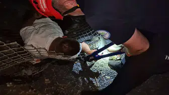 Ereğli’de alkollü adamın bileği bahçe teline sıkıştı