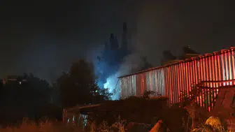 Antalya'da gece vakti dükkanda yangın paniği