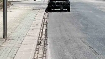 Eskişehir’de yol kenarındaki hurda araç tehlike saçıyor