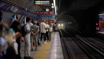 İzmir metrosunda hırsızlık girişimi ulaşımı kilitledi