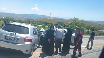 Elazığ’da iki araç çarpıştı Aralarında çocuk da var
