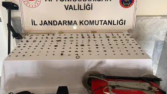 Afyonkarahisar’da kaçak kazı operasyonu 150 tarihi eser ele geçirildi