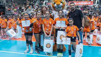 Minik voleybolcular Eczacıbaşı çatısı altında buluştu