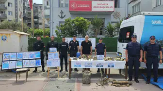 Mudanya kıyılarında deniz dibine inen ekipler atıkları topladı