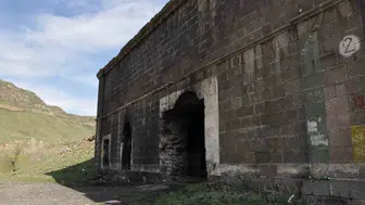 Kars’ın tarihi savunma tabyaları ahıra dönüştü