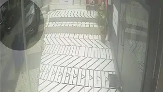 İBB yöneticisinin aracına takip cihazı yerleştirildiği anlar kamerada