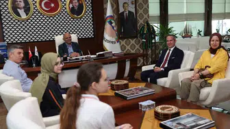 Körfezli başarılı öğrenciler belediyede ağırlandı