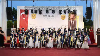 MTK Koleji öğrencileri karne ve mezuniyet coşkusunu paylaştı