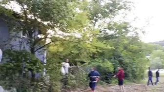Bolu'da bir evin çatısı alevlere teslim oldu