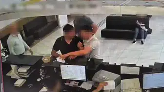 Antalya'da dolandırıcılık parası çeken şüpheli bankada kıskıvrak yakalandı