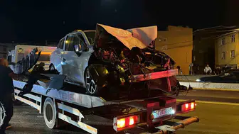 Bursa'da alkollü sürücü dehşeti Servise çarpan otomobilde 6 kişi yaralandı
