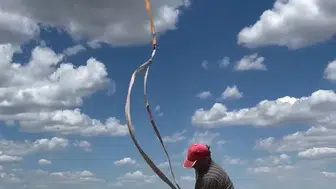 Edirneli çiftçiden dron ile pratik saman taşıma yöntemi