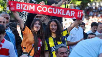 Bursa sokakları A Milli Takım için kırmızı beyaza büründü
