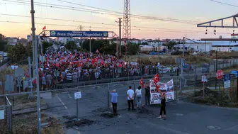 Tekirdağ'da tren kazası sonrası kapatılan geçit mahalleliyi sokağa döktü