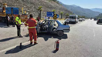 Göcek Tüneli çıkışındaki kazada sürücü araçta sıkıştı