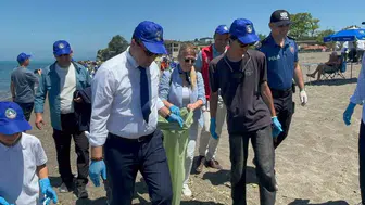 Akçakoca sahillerini çöplerden arındırdılar