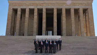 Polonya lideri Nawrocki Ankara temaslarına Anıtkabir ziyaretiyle başladı