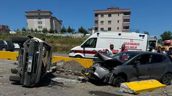 Samsun'da kavşak kazası üç kişiyi hastanelik etti