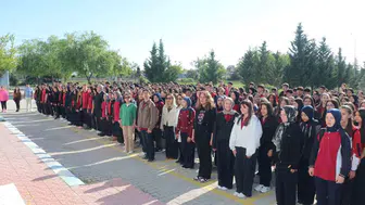 Afyonkarahisar’da okullar dokuz günlük tatilin ardından kapılarını yeniden öğrencilere açtı