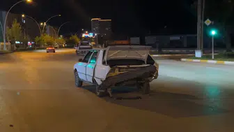 Çorum trafiğinde korkutan kaza Sürücü otomobilini bırakıp izini kaybettirdi