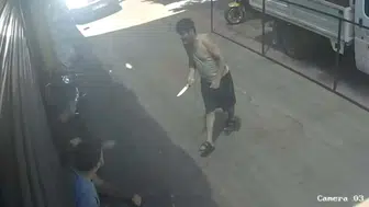 Bodrum’da bıçaklı saldırı anı güvenlik kamerasına yansıdı