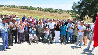 Manisalılar yeni mezarlık projesine traktörleriyle karşı çıktı