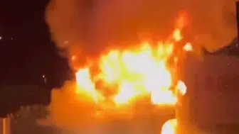 Hatay’da seyir halindeki tır bir anda alev topuna döndü