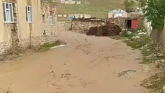 Van Başkale'de şiddetli sağanak sele dönüştü