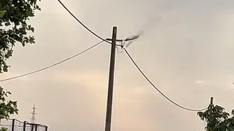 Bandırma’da elektrik direği alev aldı