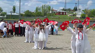 Arpaçay’da minik öğrencilerin karne heyecanı ve yıl sonu gururu