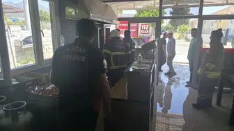 Hatay Hassa’da bir döner dükkanı alevlere teslim oldu