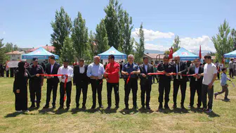Sivaslı öğrenciler yıl boyunca yaptıkları projeleri sergiledi