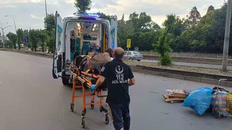 Aydın Efeler'de kapalı yola giren motosiklet yayaya çarptı