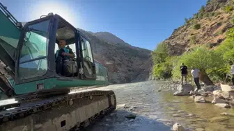 Bingöl’de kayıp vatandaşı bulmak için çayın yatağını değiştirdiler