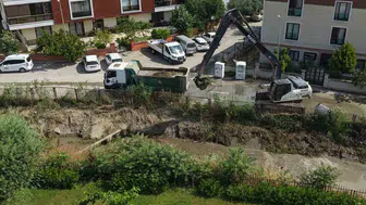Manisa merkezdeki sulama kanalında temizlik mesaisi başladı