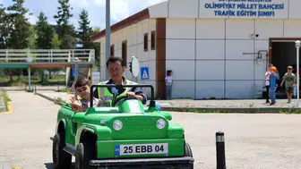 Erzurum’da çocuklar trafik kurallarını uygulamalı öğreniyor