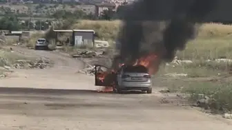 Diyarbakırda seyir halindeki otomobil bir anda yanmaya başladı