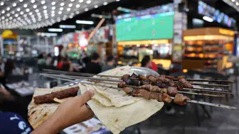 Adana’da milli maç heyecanı ciğer sofrasında yaşandı