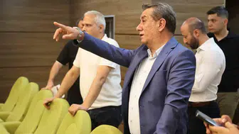Efeler’in kültür merkezi Muzaffer İzgü Salonu baştan aşağı yenilendi