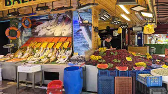 Eskişehirli balıkçı tezgahı meyve reyonuna dönüştürdü