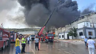 Gaziantep’te dev tekstil fabrikası alevlere teslim oldu
