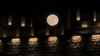 Vanlılar dün gece gökyüzünde Mavi Dolunay sürpriziyle karşılaştı