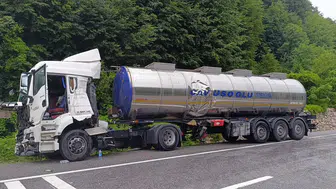 İnegöl yolunda kaza yapan tanker trafiği aksattı