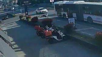 Sakarya'da bisikletli çocukların otobüsle burun buruna geldiği anlar
