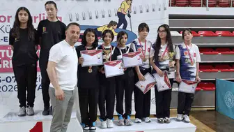 Afyonkarahisarlı küçük kızlar curlingde Türkiye üçüncüsü oldu