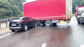 Bolu Dağı geçişinde yolda kalan dorse kazaya yol açtı
