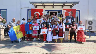 Bodrum meydanları dünya danslarıyla renklendi